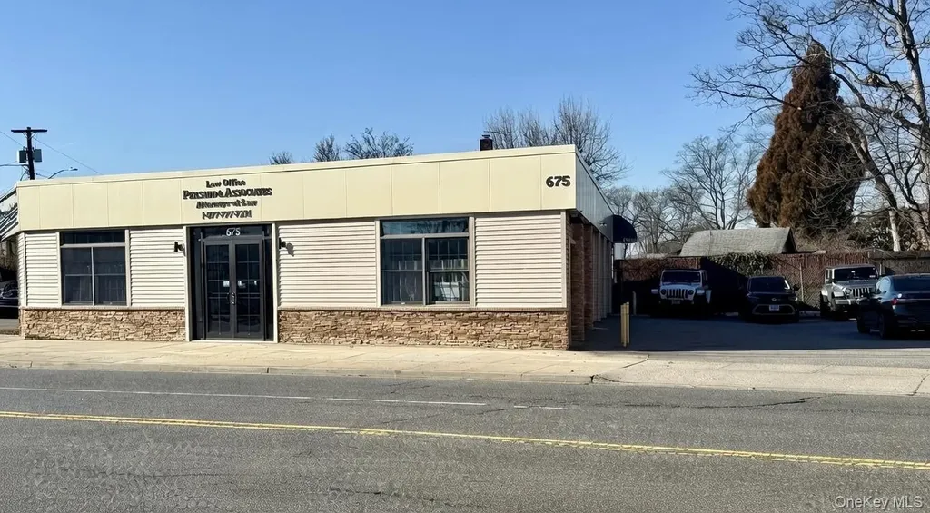 675 Broadway Massapequa NY 11758