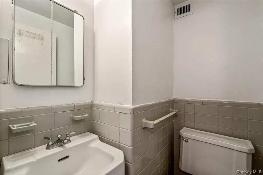 7 Fordham Hill Ova Bronx NY 10468