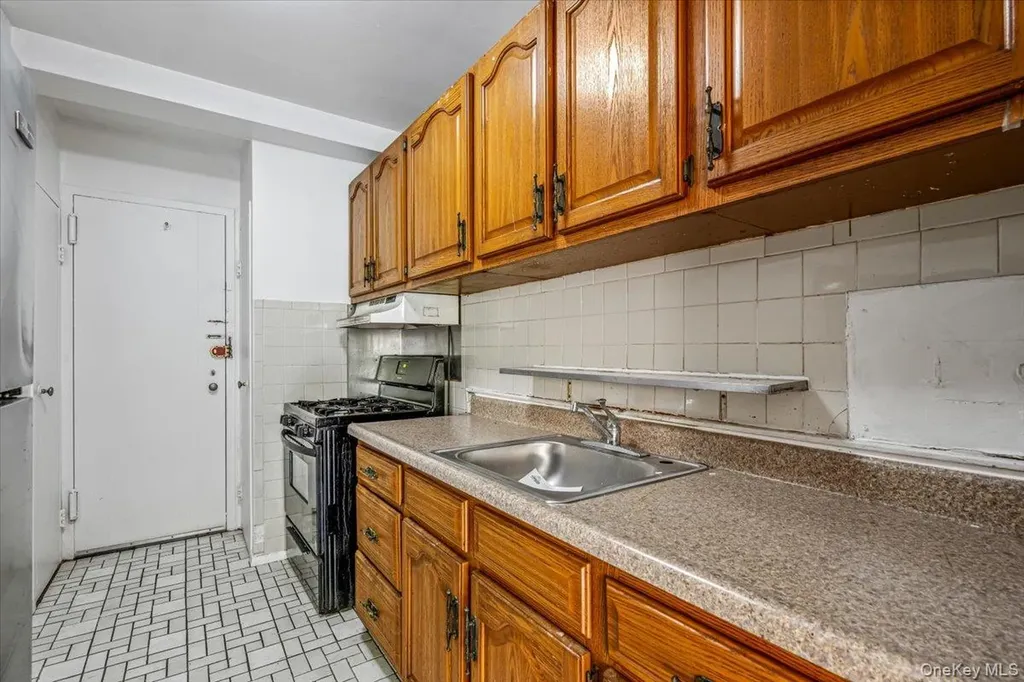 7 Fordham Hill Ova Bronx NY 10468