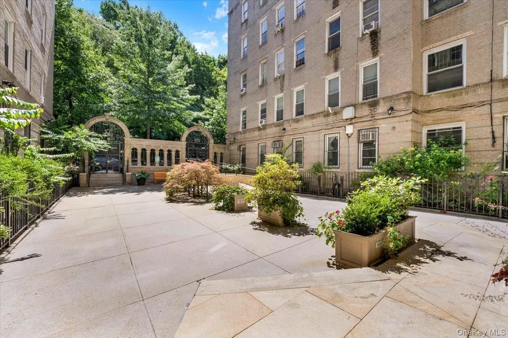 811 Walton Avenue Bronx NY 10451