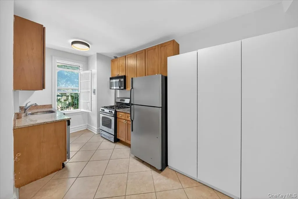 811 Walton Avenue Bronx NY 10451