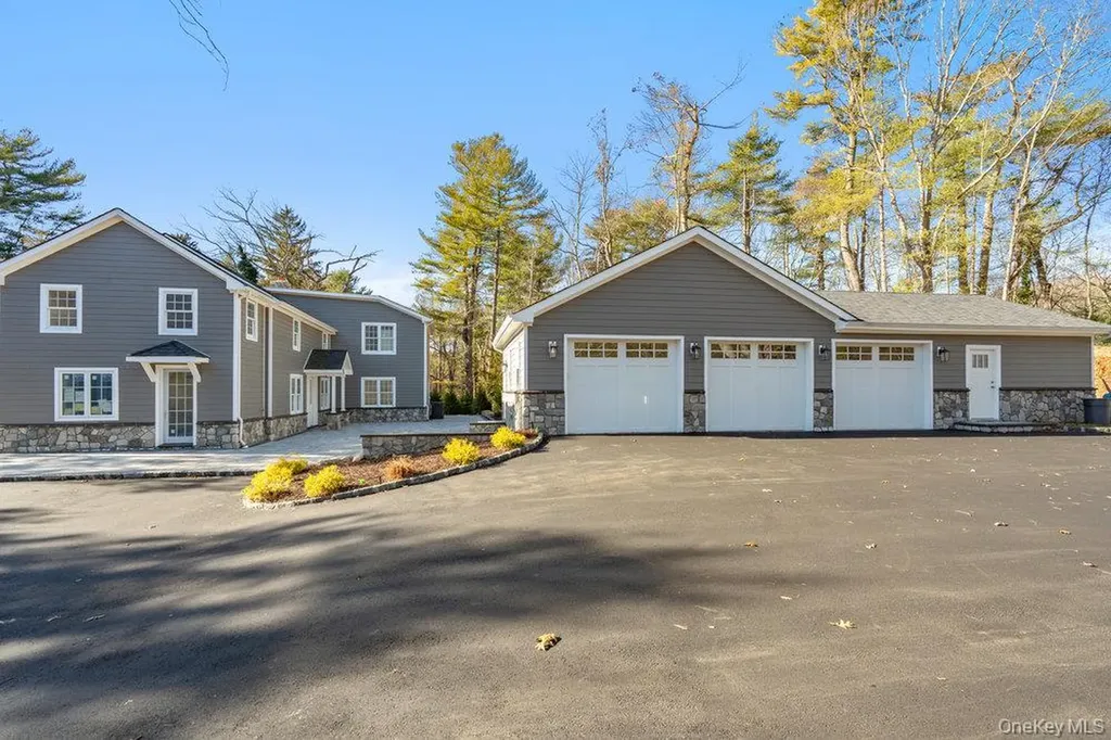 89 Mill River Road Upper Brookville NY 11771