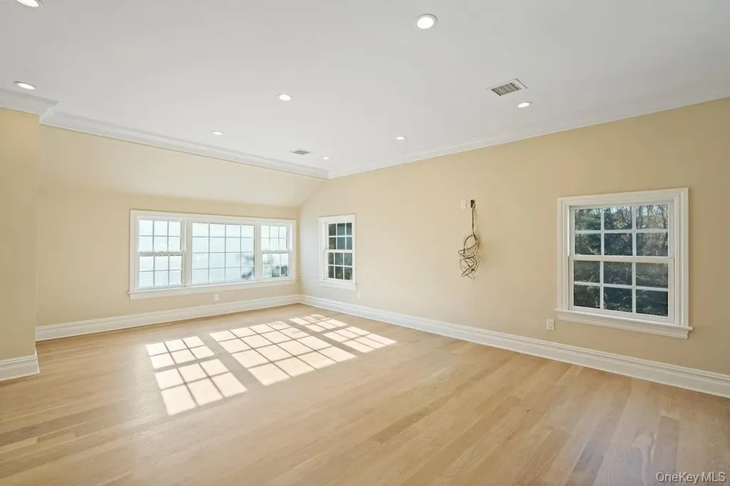89 Mill River Road Upper Brookville NY 11771