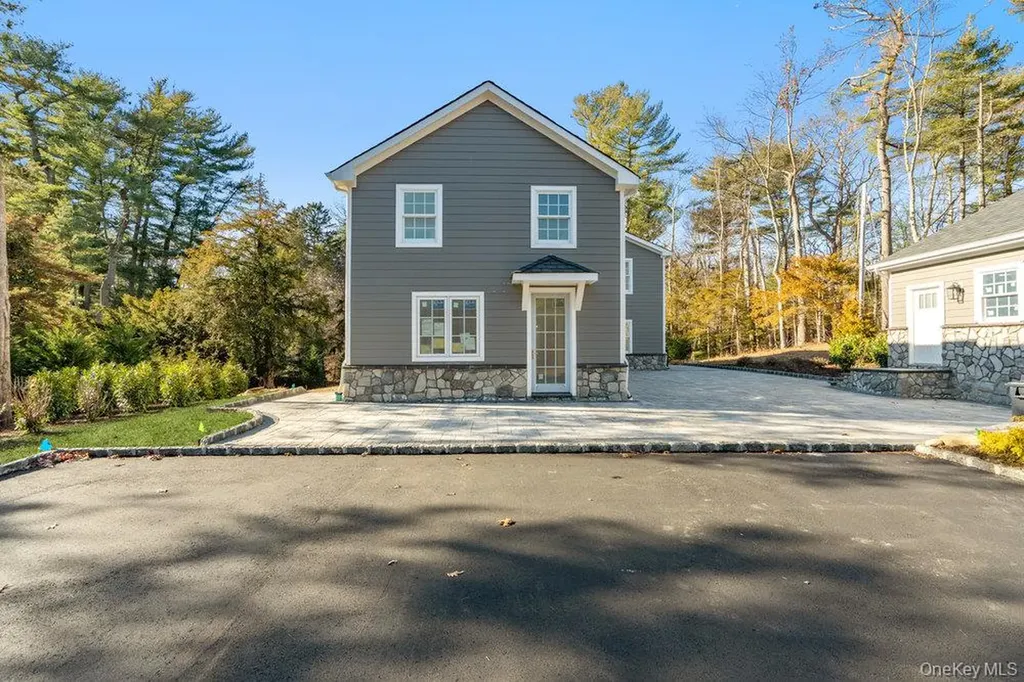 89 Mill River Road Upper Brookville NY 11771