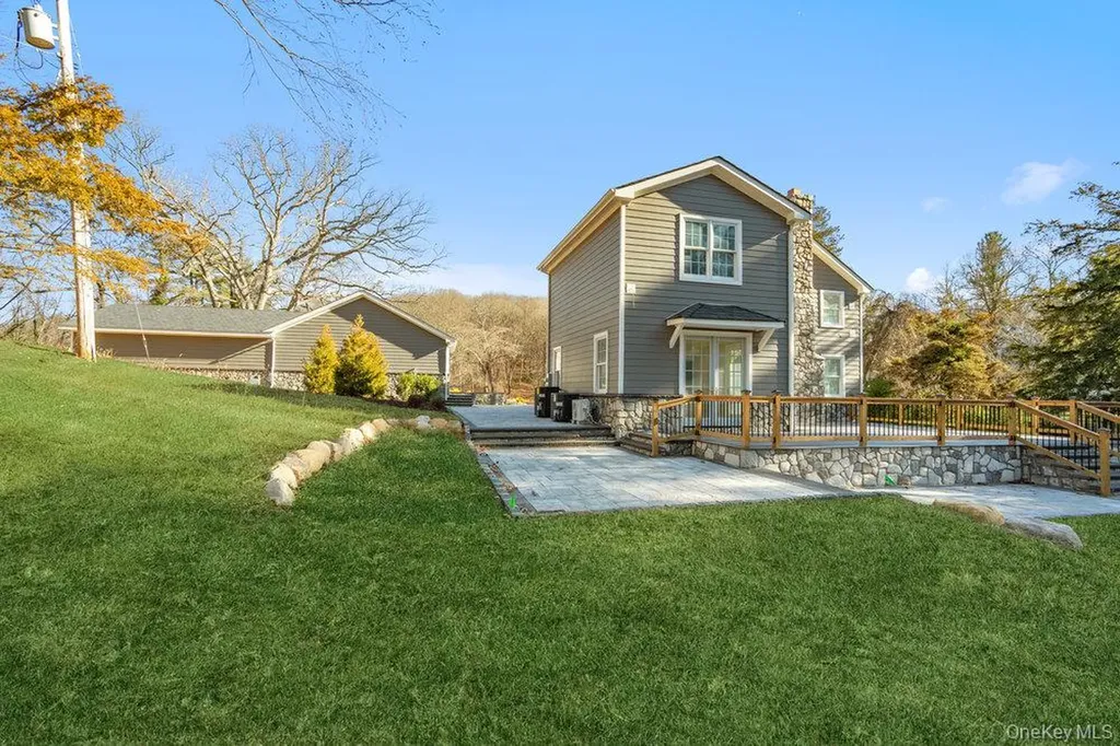 89 Mill River Road Upper Brookville NY 11771