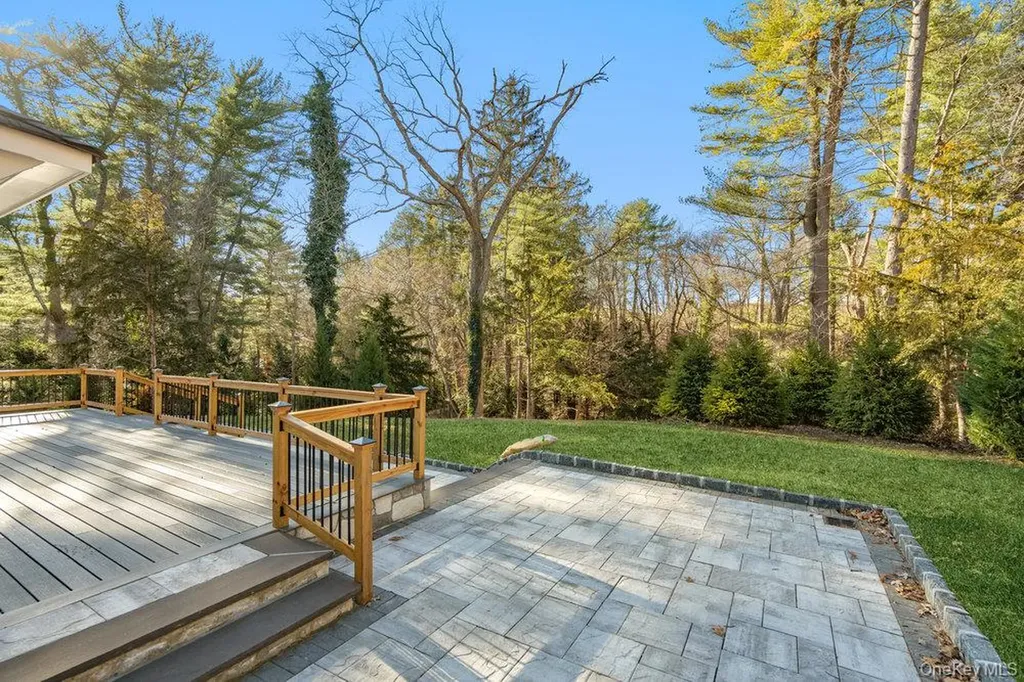 89 Mill River Road Upper Brookville NY 11771