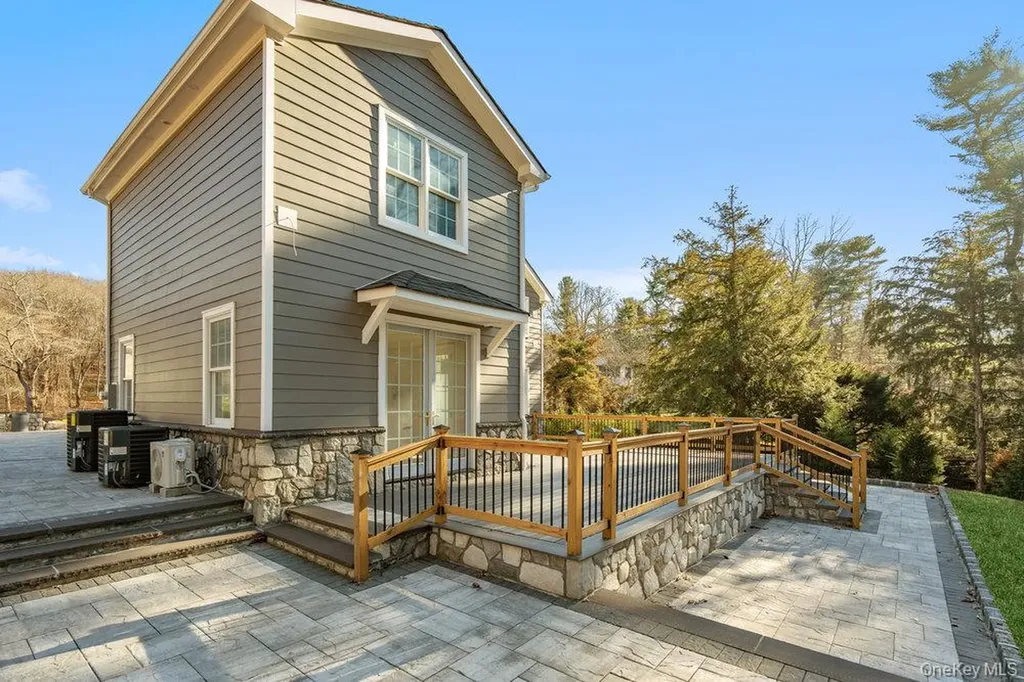 89 Mill River Road Upper Brookville NY 11771