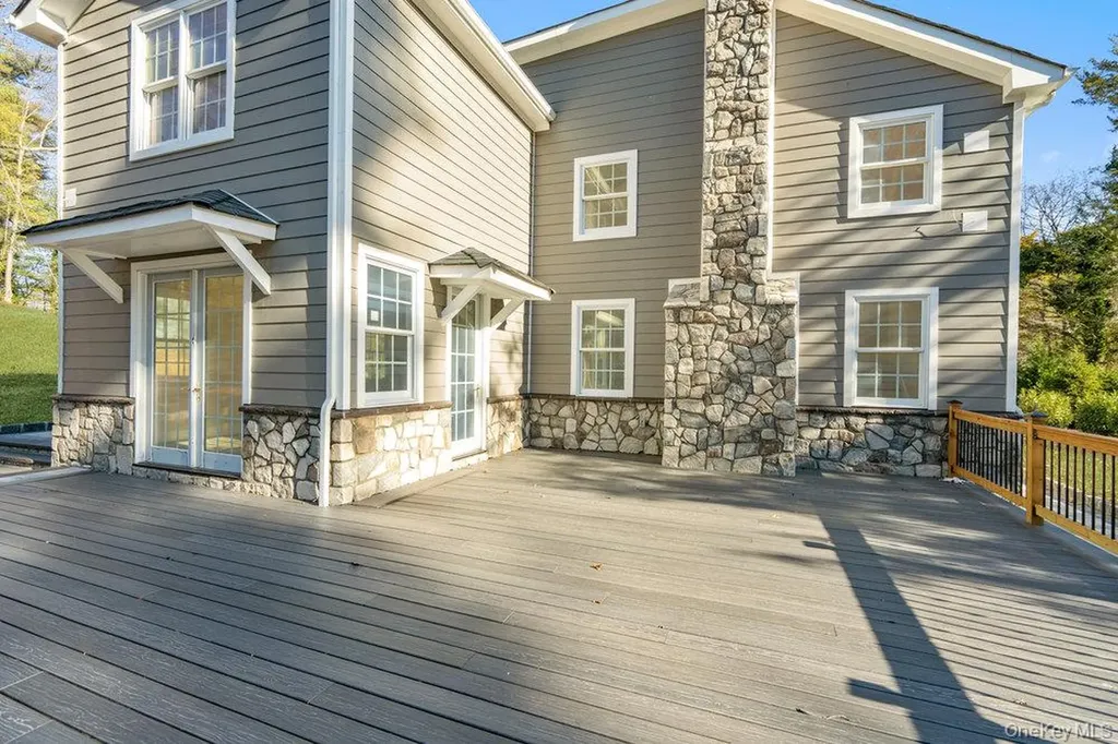 89 Mill River Road Upper Brookville NY 11771