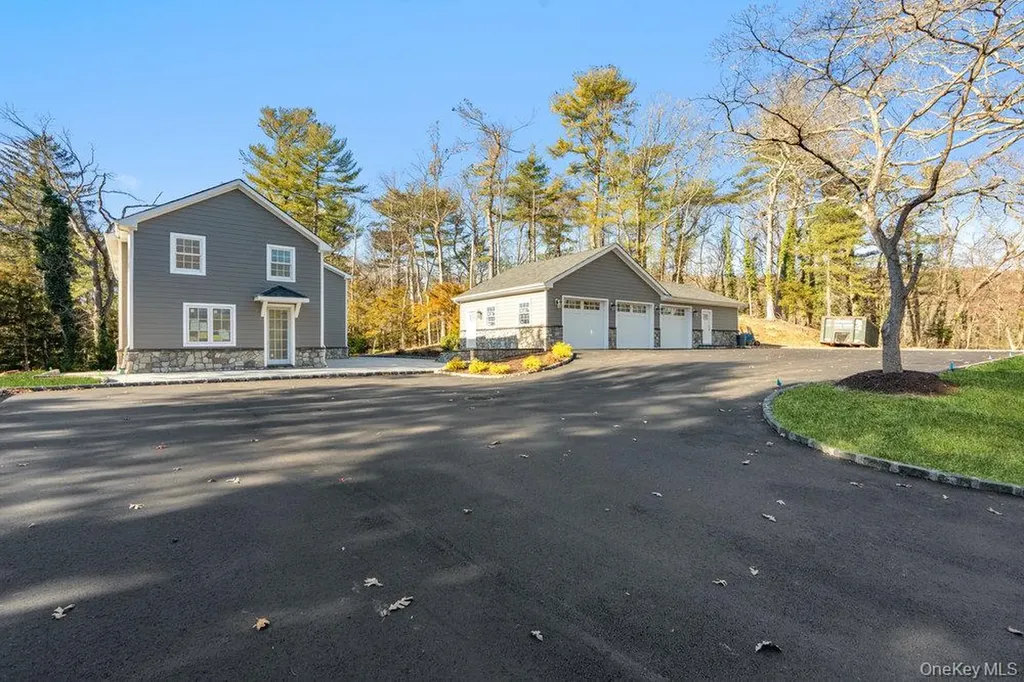 89 Mill River Road Upper Brookville NY 11771