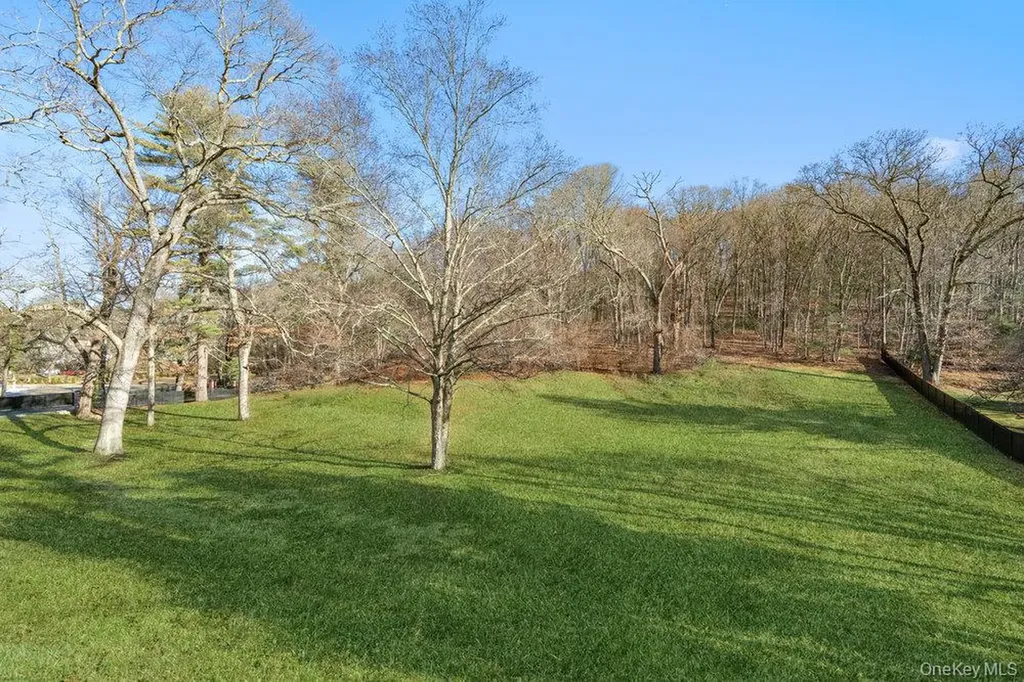 89 Mill River Road Upper Brookville NY 11771