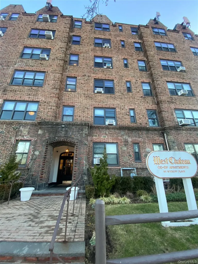 141 Wyckoff Place Woodmere NY 11598