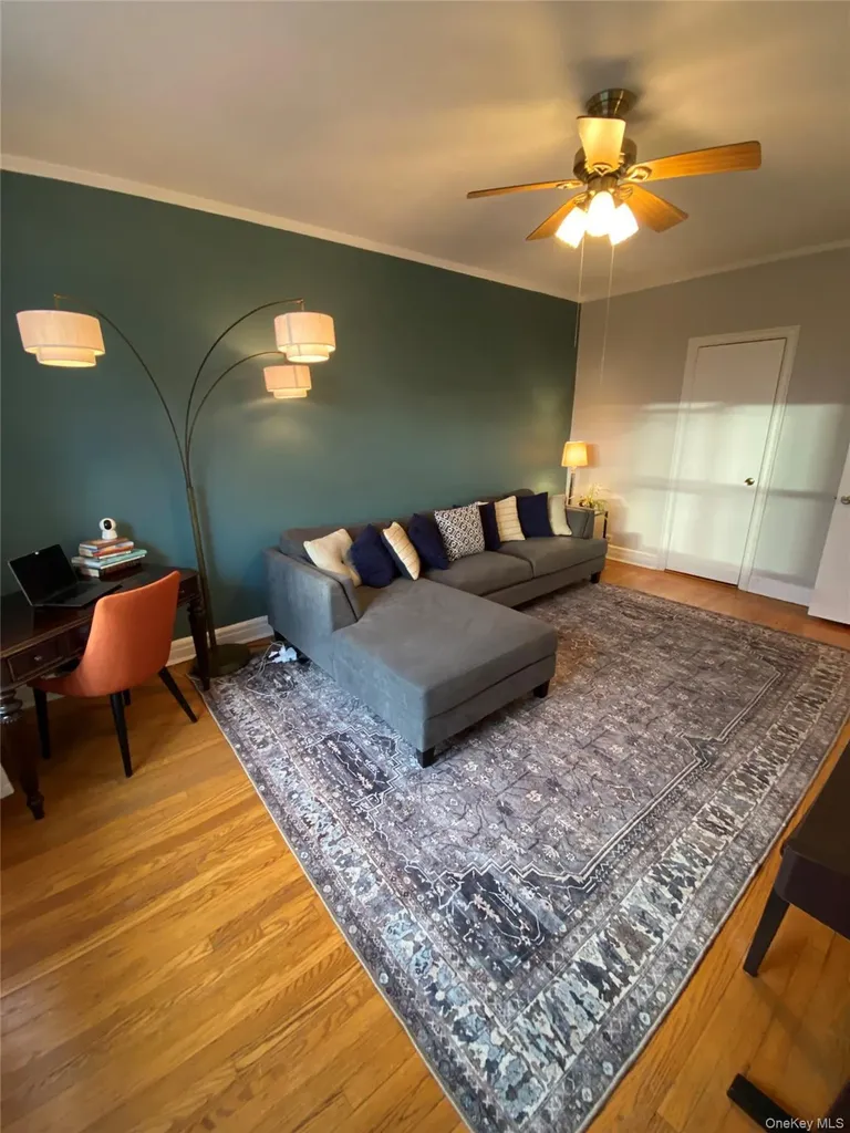 141 Wyckoff Place Woodmere NY 11598