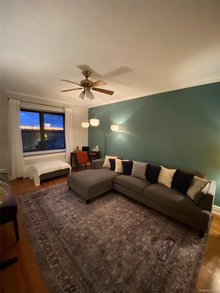 141 Wyckoff Place Woodmere NY 11598