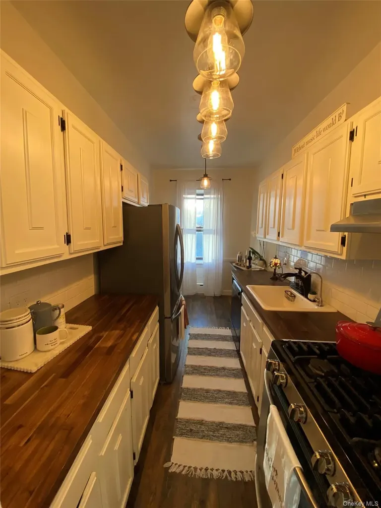 141 Wyckoff Place Woodmere NY 11598
