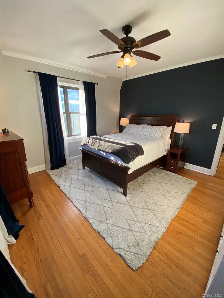 141 Wyckoff Place Woodmere NY 11598