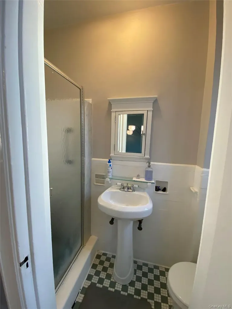 141 Wyckoff Place Woodmere NY 11598
