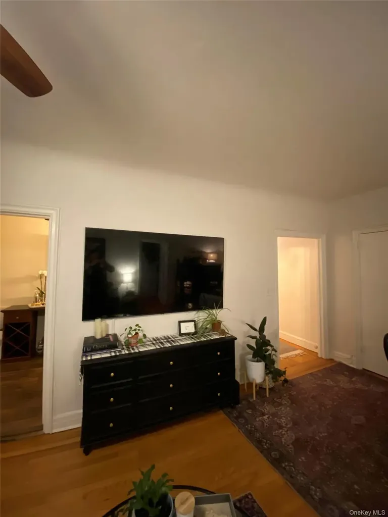 141 Wyckoff Place Woodmere NY 11598