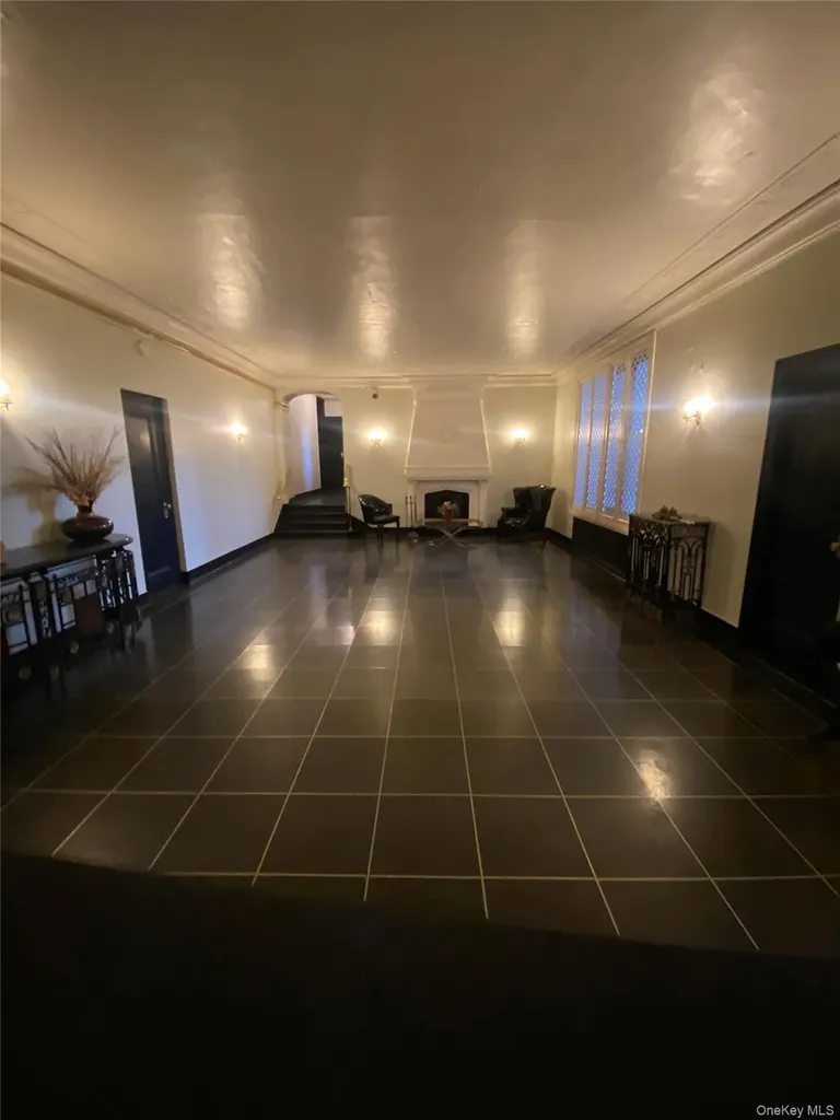 141 Wyckoff Place Woodmere NY 11598