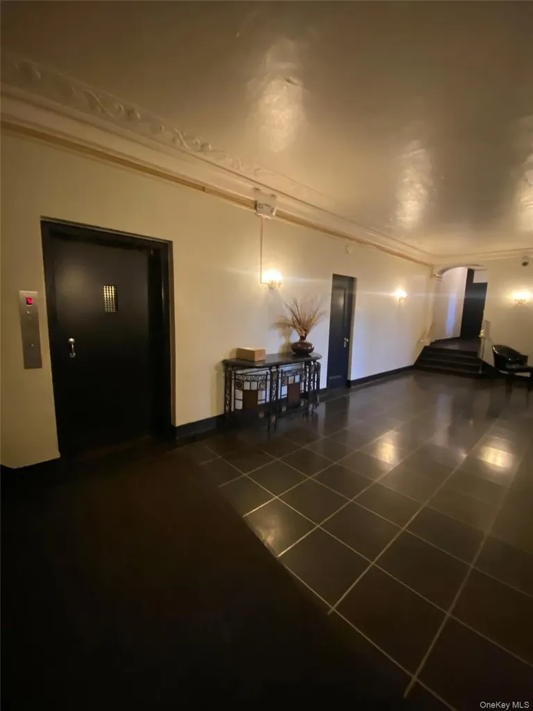 141 Wyckoff Place Woodmere NY 11598