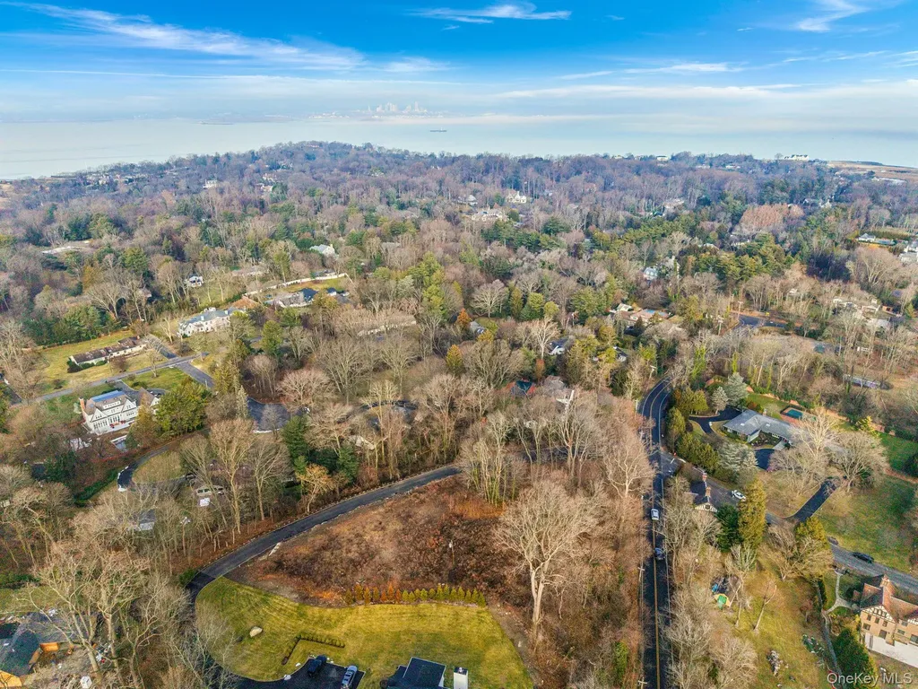 36 Cow Neck Road Sands Point NY 11050