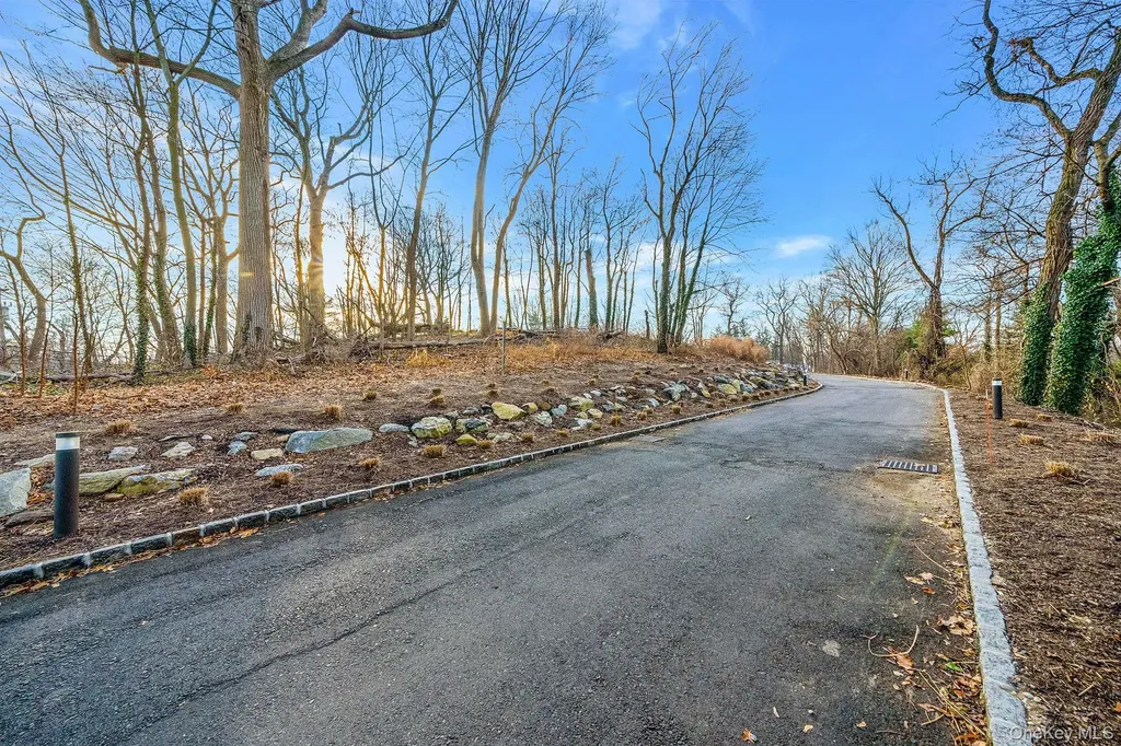 36 Cow Neck Road Sands Point NY 11050