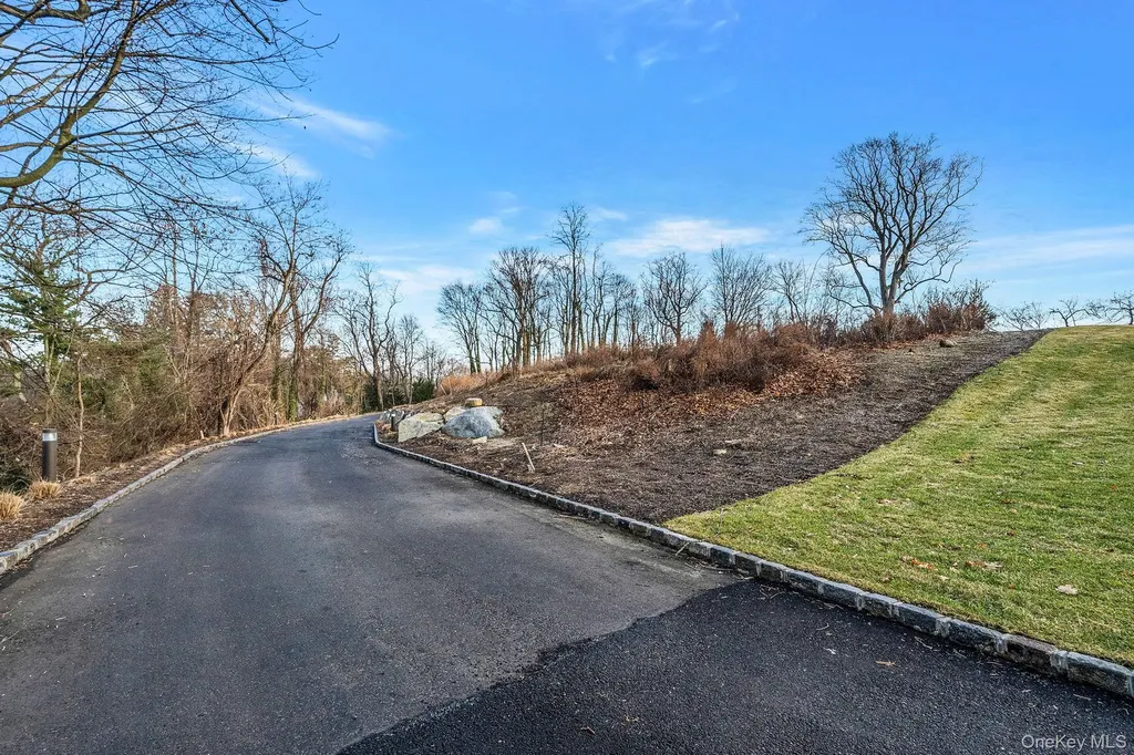 36 Cow Neck Road Sands Point NY 11050