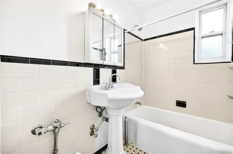 10 Davenport Avenue New Rochelle NY 10805