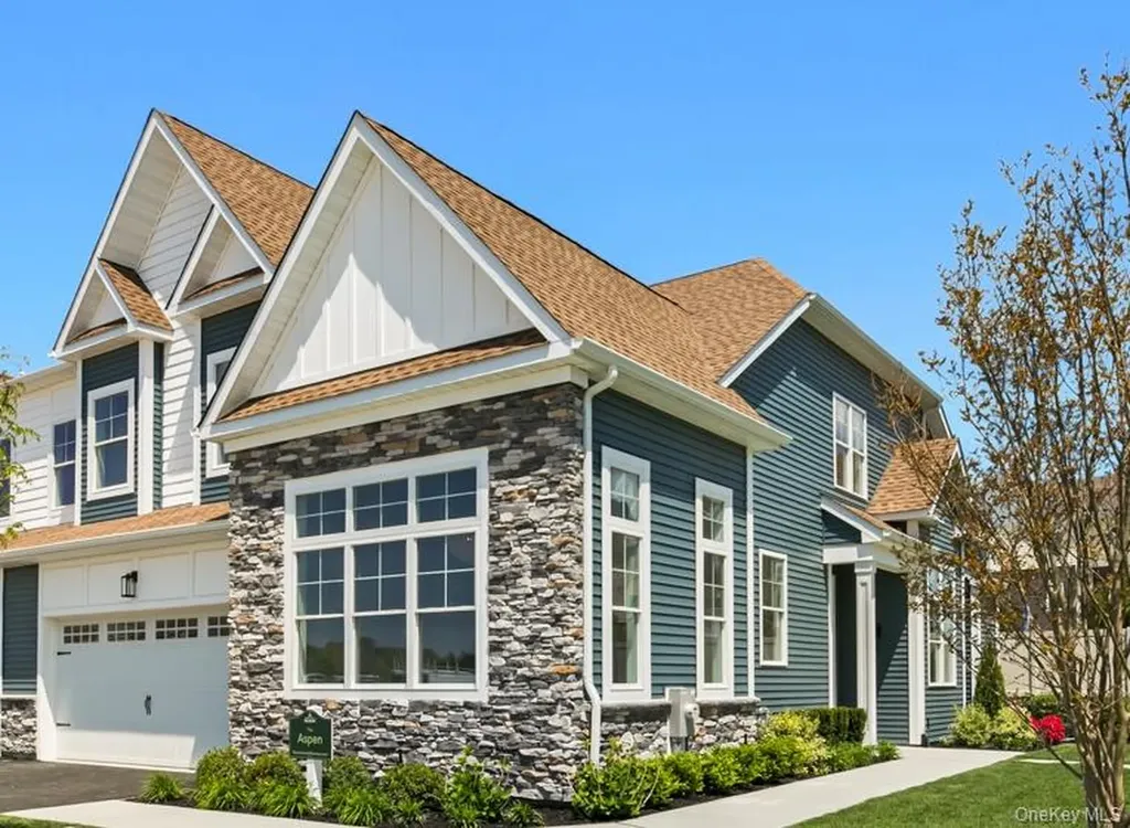 81 Juniper Lane Yaphank NY 11980