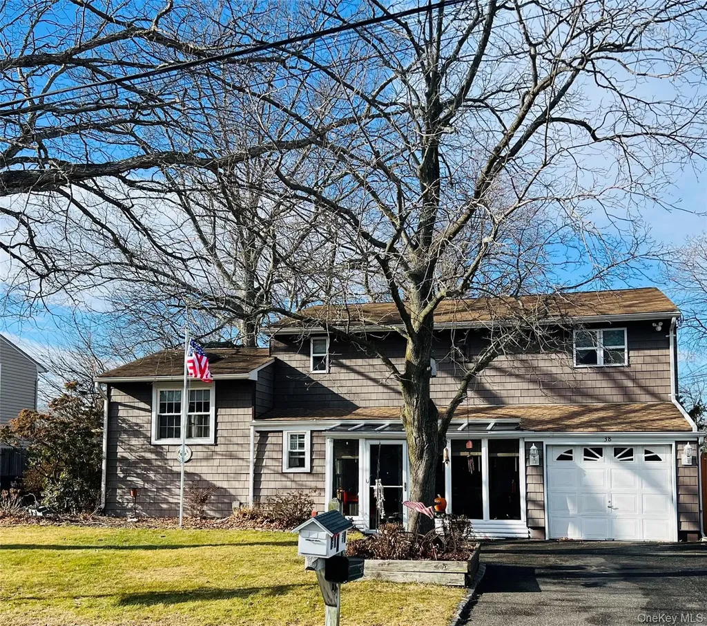 38 Riviera Drive Selden NY 11784