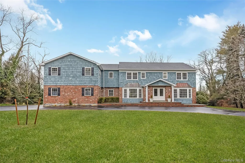 20 Rolling Drive Brookville NY 11545