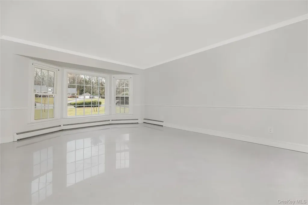 20 Rolling Drive Brookville NY 11545