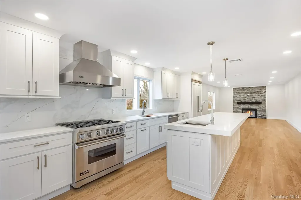 20 Rolling Drive Brookville NY 11545
