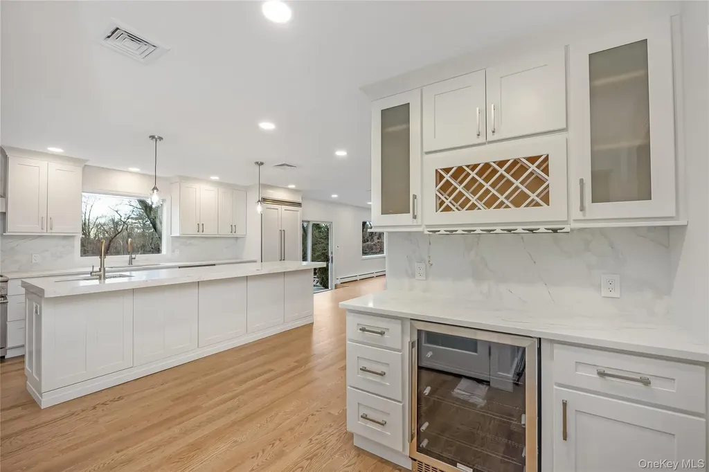 20 Rolling Drive Brookville NY 11545