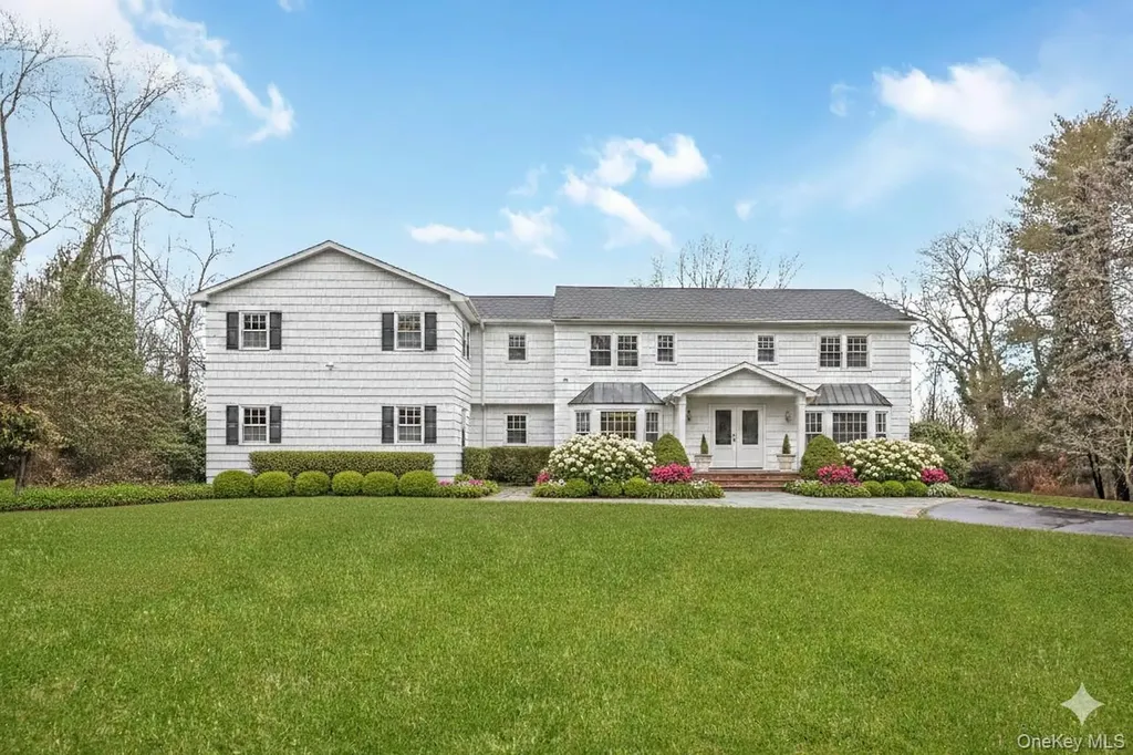 20 Rolling Drive Brookville NY 11545