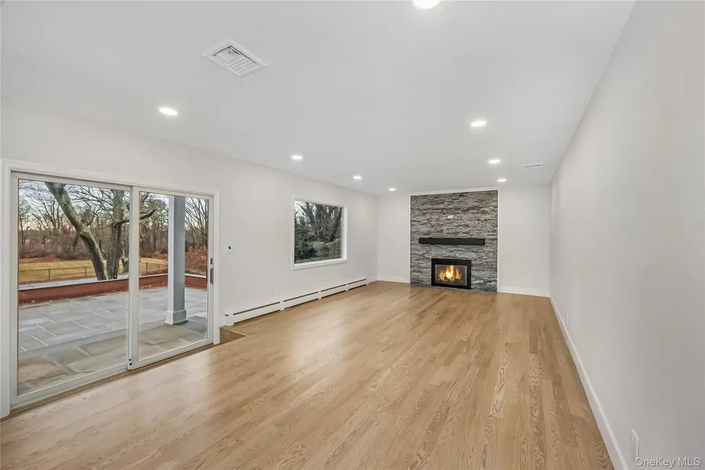 20 Rolling Drive Brookville NY 11545