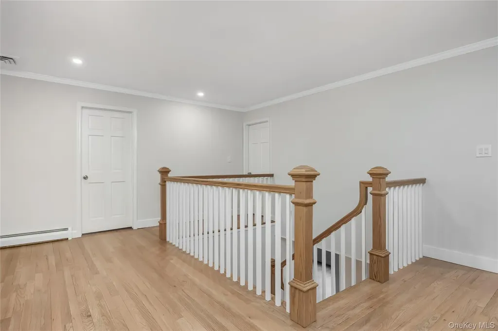 20 Rolling Drive Brookville NY 11545