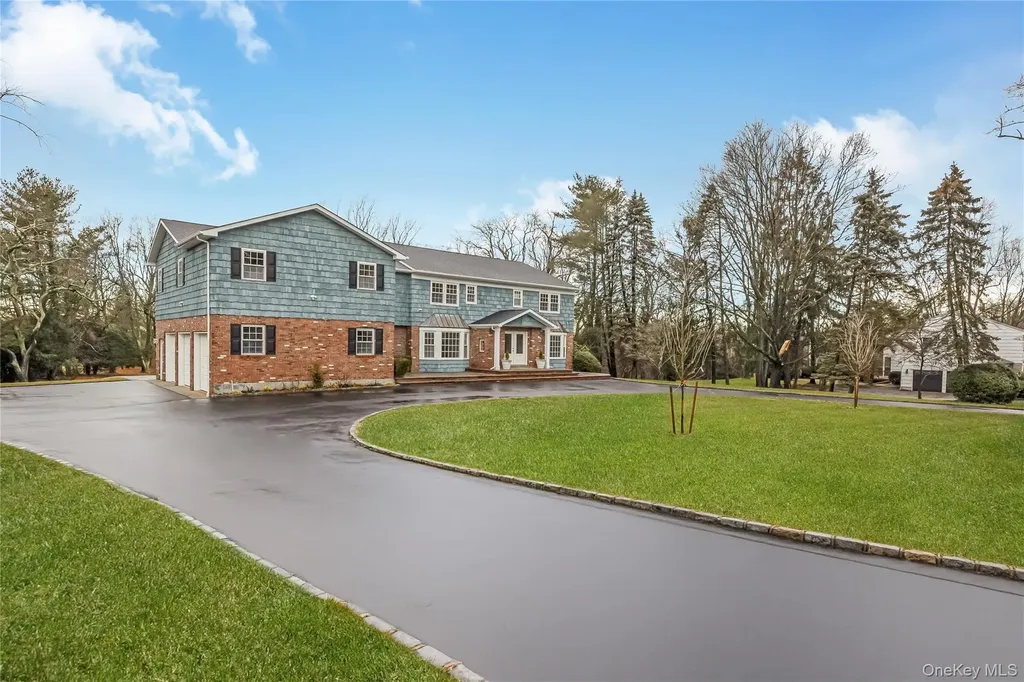 20 Rolling Drive Brookville NY 11545