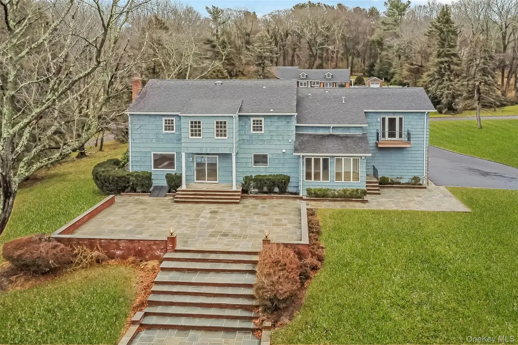 20 Rolling Drive Brookville NY 11545