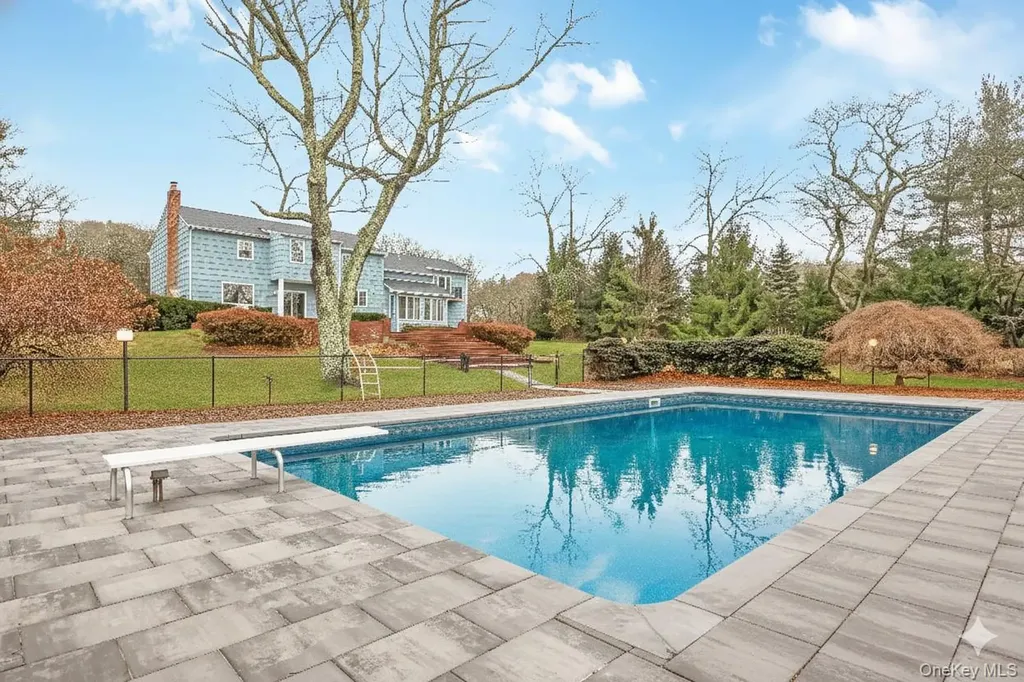 20 Rolling Drive Brookville NY 11545