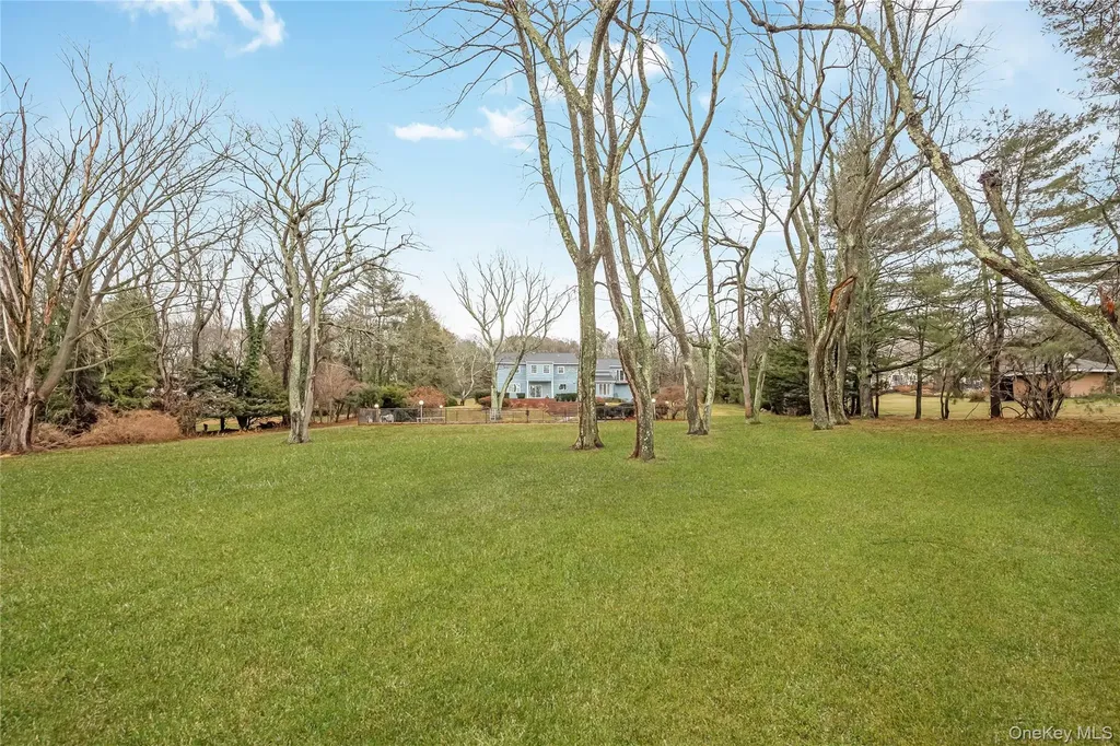 20 Rolling Drive Brookville NY 11545