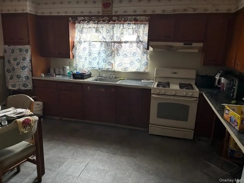 364 Hamilton Avenue Riverhead NY 11901