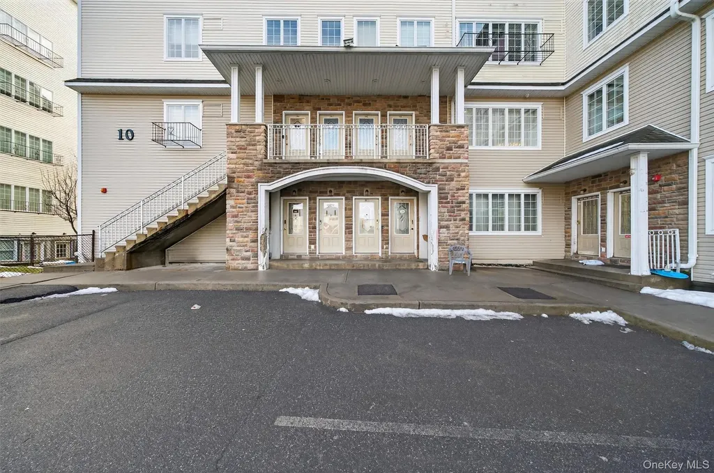 10 Lemberg Court Monroe NY 10950