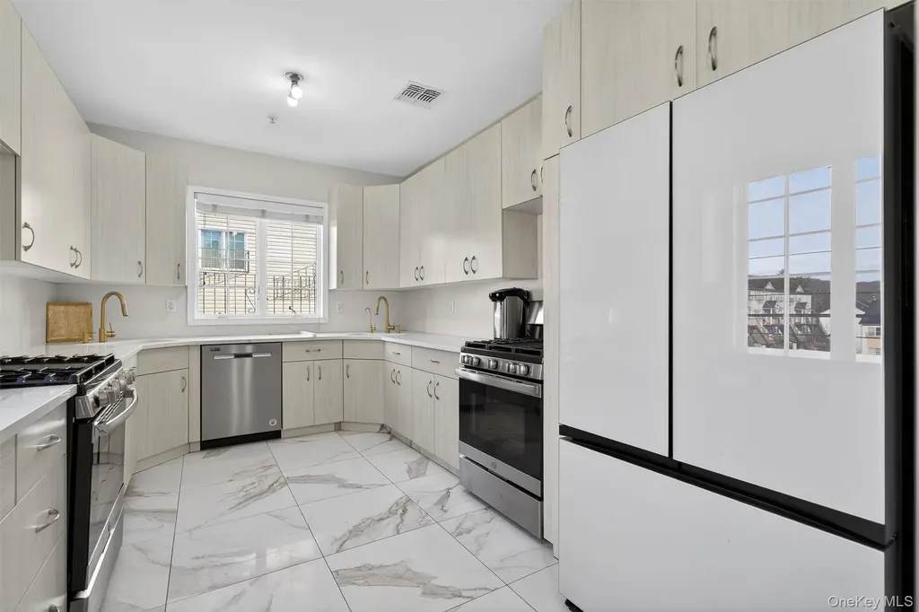 10 Lemberg Court Monroe NY 10950