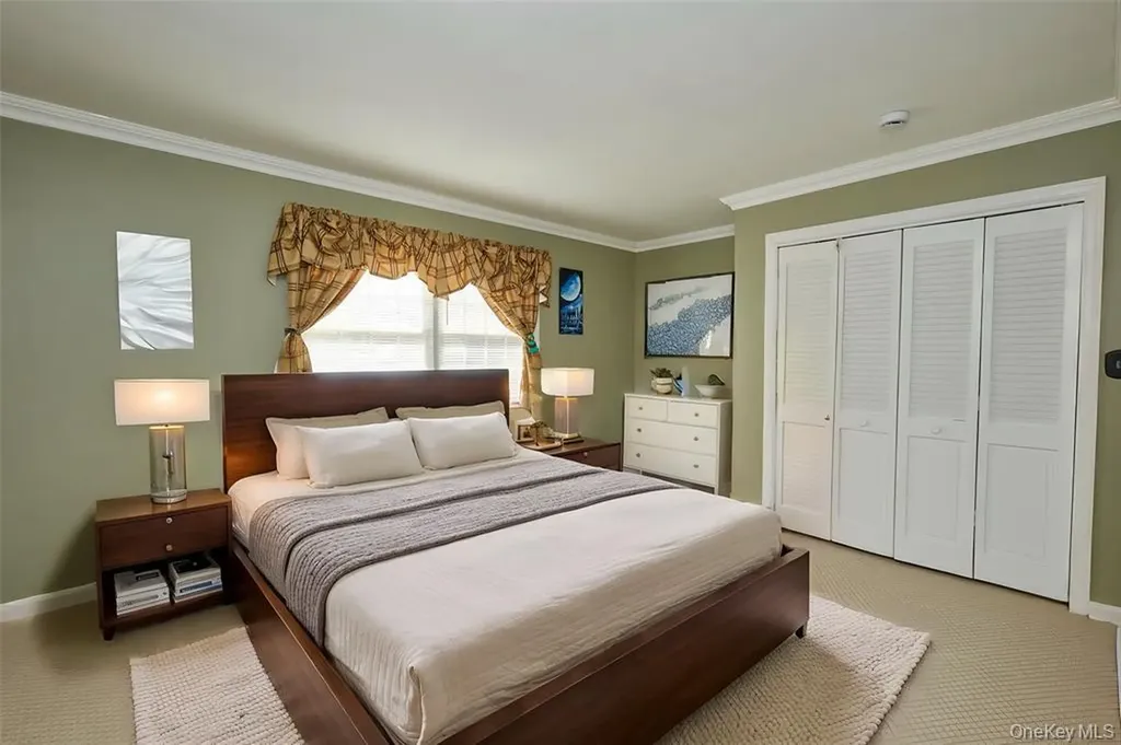 695 Hunt Lane Manhasset NY 11030