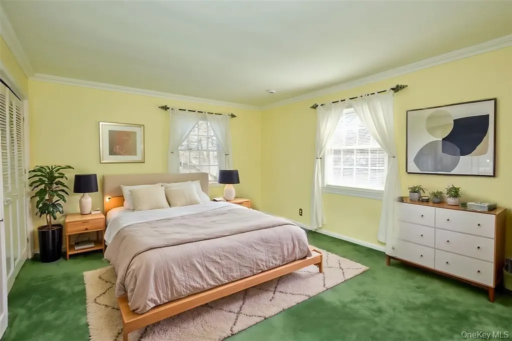695 Hunt Lane Manhasset NY 11030