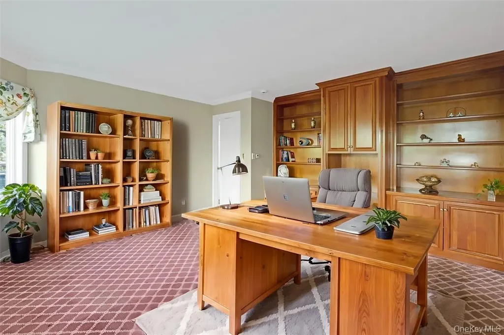 695 Hunt Lane Manhasset NY 11030