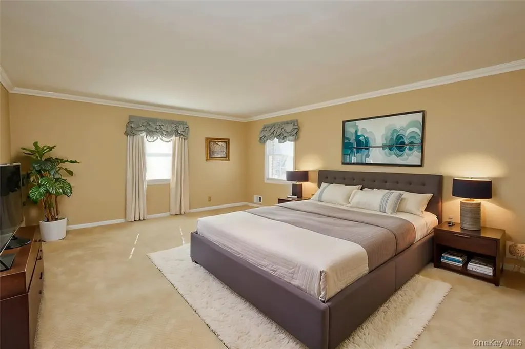 695 Hunt Lane Manhasset NY 11030