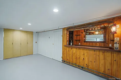 827 Aberdeen Road Bay Shore NY 11706