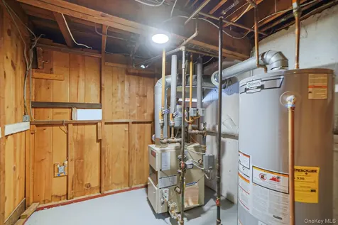 827 Aberdeen Road Bay Shore NY 11706