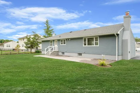 827 Aberdeen Road Bay Shore NY 11706